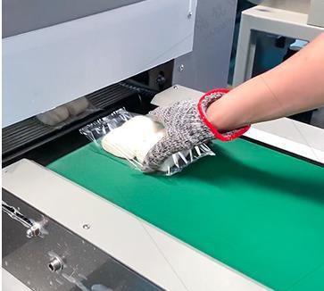 Milk Flakes Chocolate Packing Machine Marshmallow Filling Candy Pillow Pack Machine 8