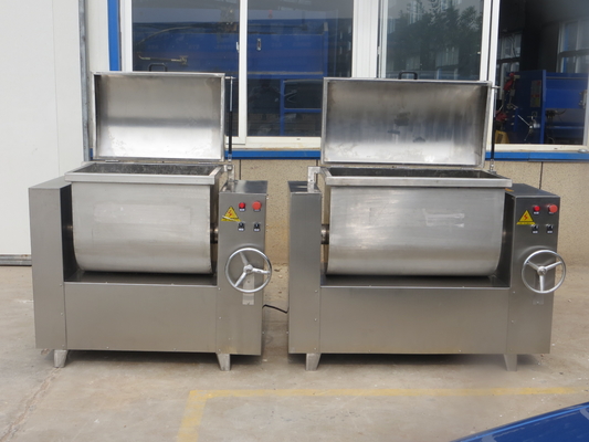Mesin Pengaduk Daging 120kg Mesin Isian Sosis Bermotor Daging Sapi Kukus