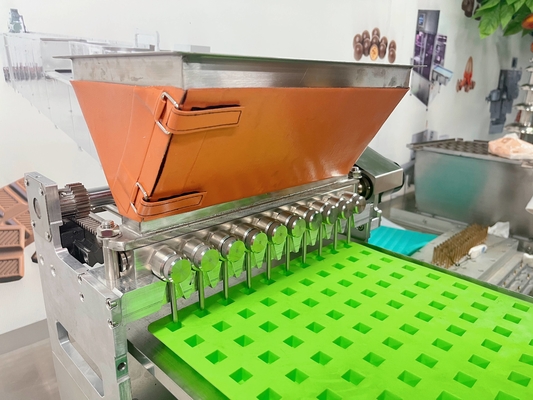 Mesin Pembuat Permen PLC Mesin SSS304 Chocolate Gummy Depositor